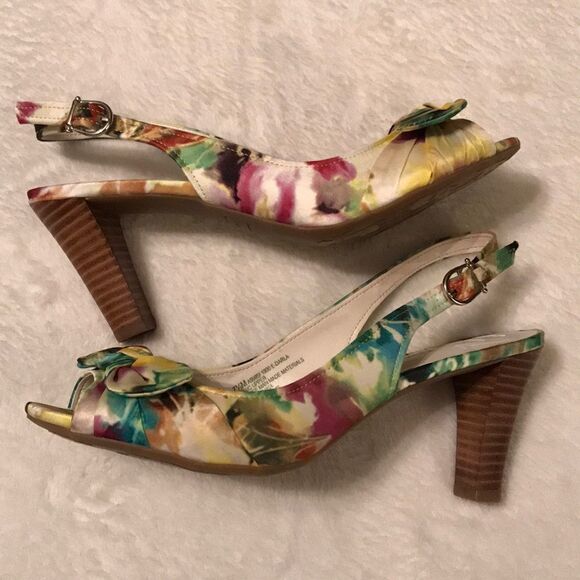 Etienne Aigner Floral Bow Slingback Pumps - Size 7.5M - Picture 2 of 8